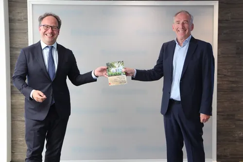 Eerste exemplaar 'Toegang tot de collectieve sector'